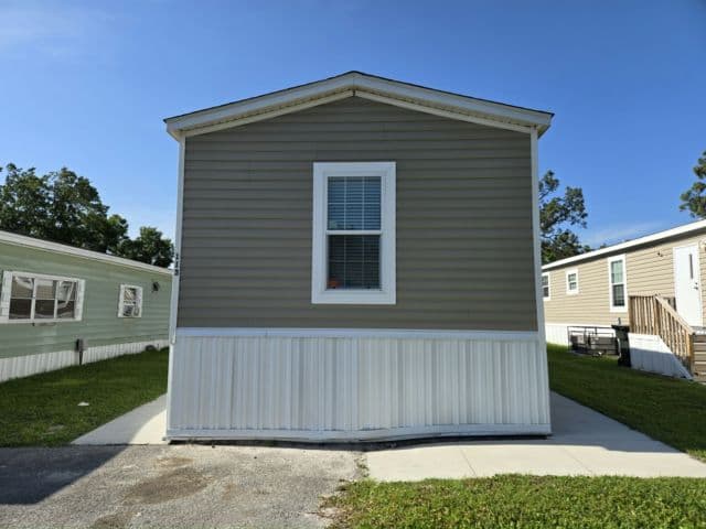 Manufactured home in Lakeland, FL 33801