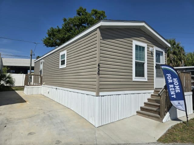 Manufactured home in St. Petersburg, FL 33714