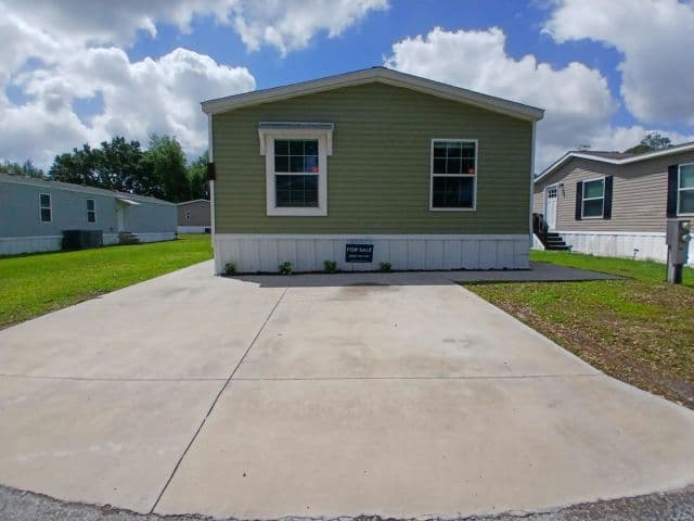Manufactured home in Lakeland, FL 33810