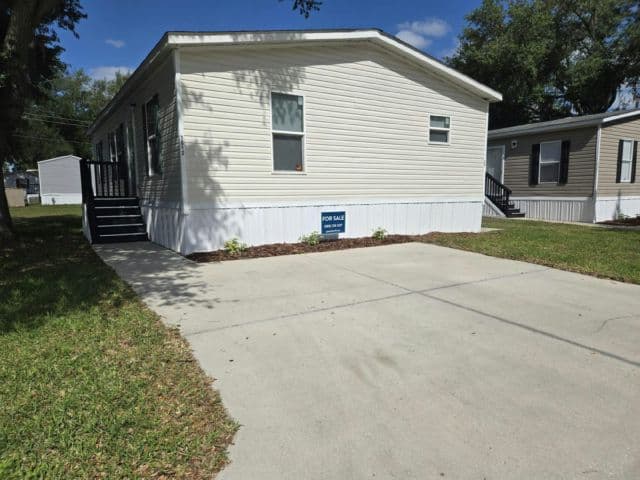 Manufactured home in Lakeland, FL 33810