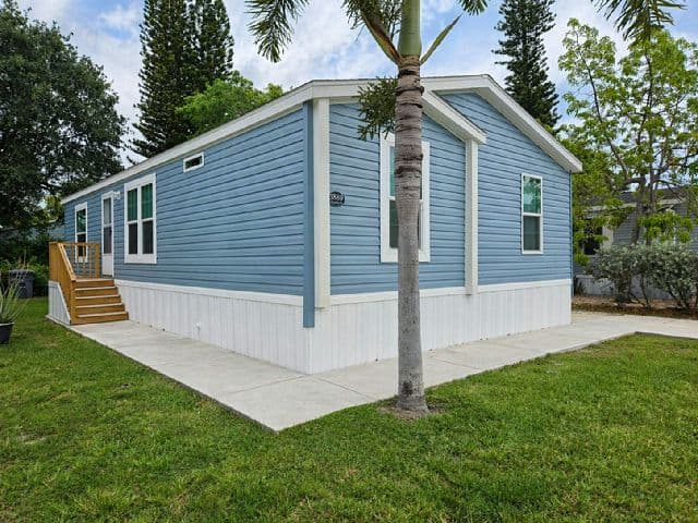 Manufactured home in Boynton Beach, FL 33436