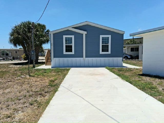 Manufactured home in Largo, FL 33773