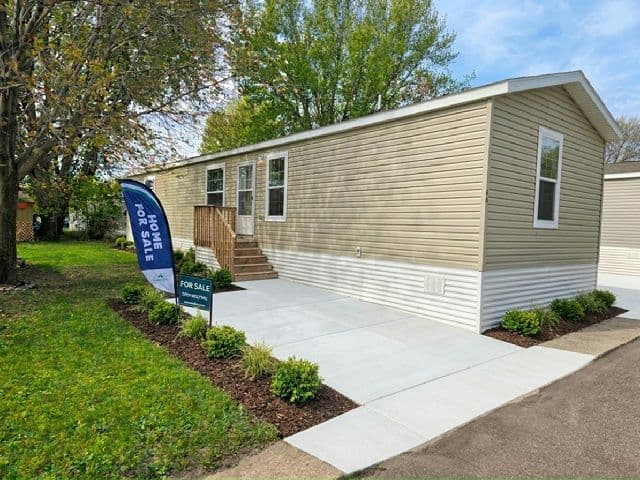Manufactured home in Mankato, MN 56001