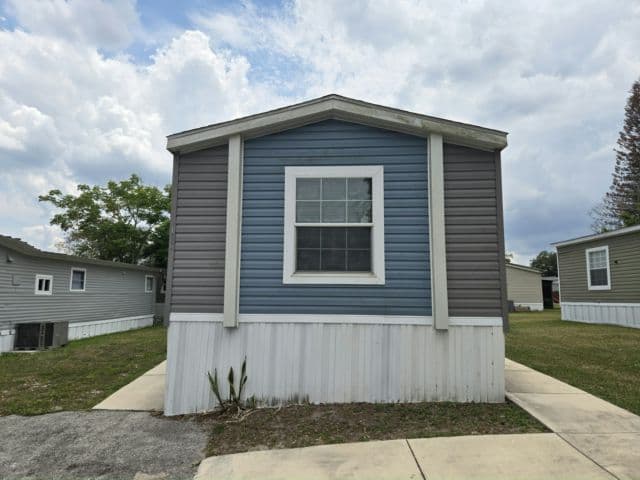 Manufactured home in Lakeland, FL 33801