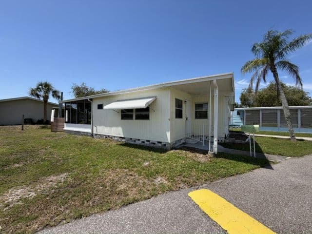 Manufactured home in Clearwater, FL 33759