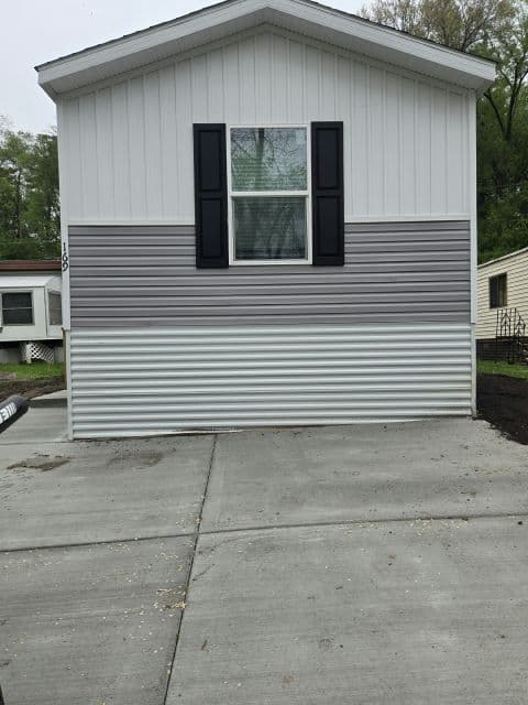 Manufactured home in Vadnais Heights, MN 55127