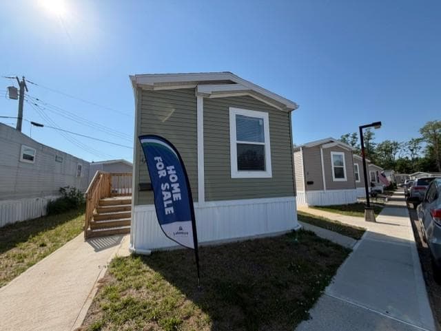 Manufactured home in Hazlet, NJ 07734