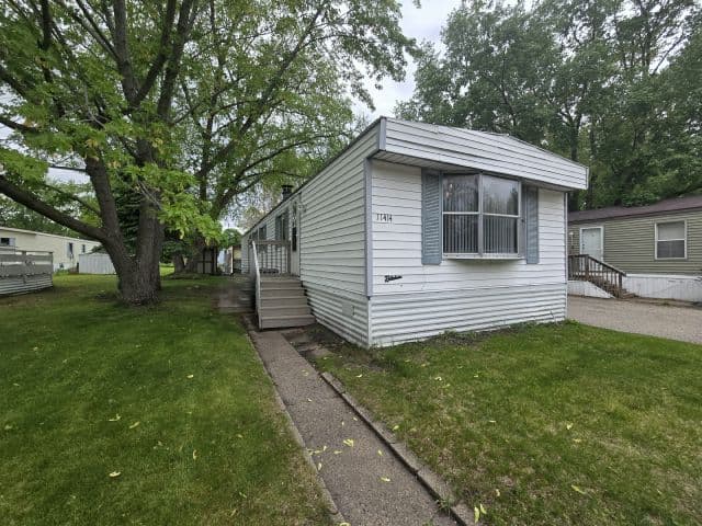 Manufactured home in Blaine, MN 55434