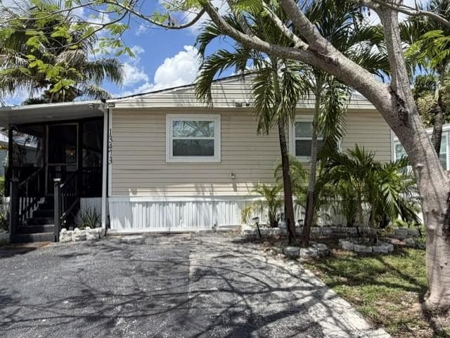 Manufactured home in Davie, FL 33325