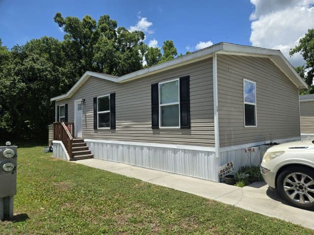 Manufactured home in Lakeland, FL 33810