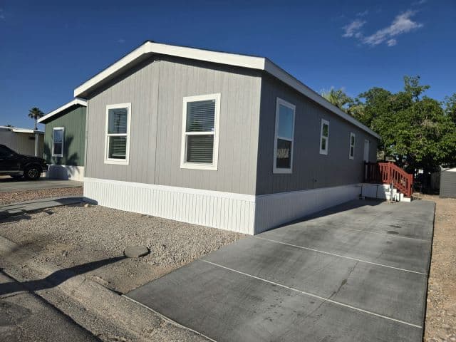 Manufactured home in Las Vegas, NV 89104