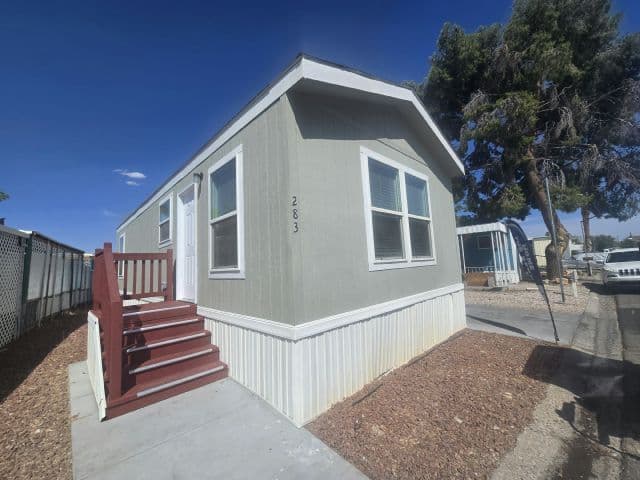 Manufactured home in Las Vegas, NV 89104