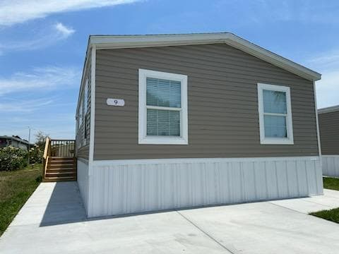 Manufactured home in St. Petersburg, FL 33714