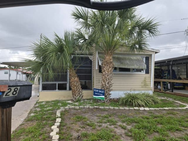 Manufactured home in Palmetto, FL 34221
