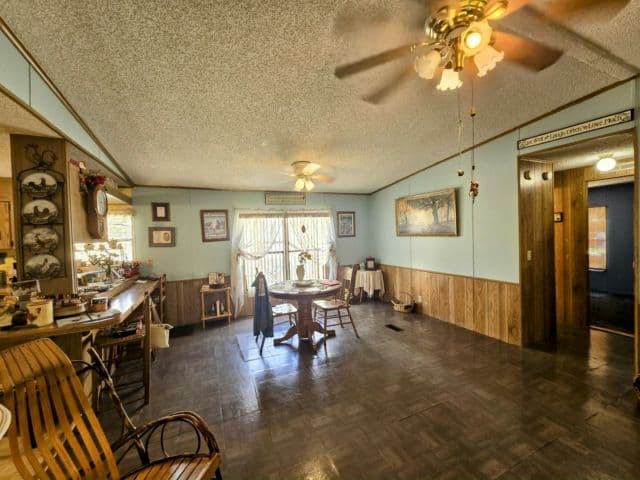 Manufactured home in Lutz, FL 33549