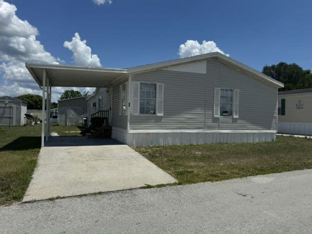 Manufactured home in Lakeland, FL 33809