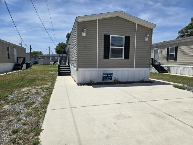 Manufactured home in Lakeland, FL 33810