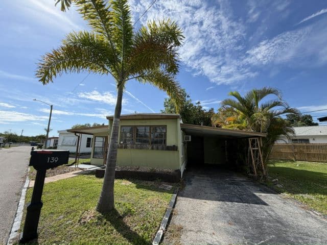 Manufactured home in Clearwater, FL 33759