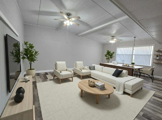 Manufactured home in Tampa, FL 33613