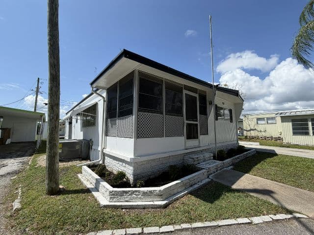 Manufactured home in Clearwater, FL 33759