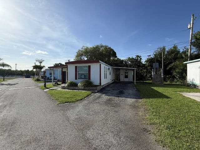 Manufactured home in Clearwater, FL 33759