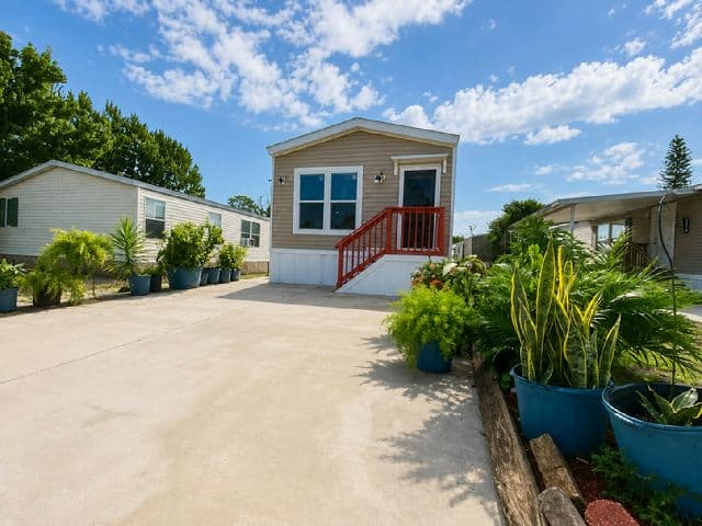 Manufactured home in Apopka, FL 32712