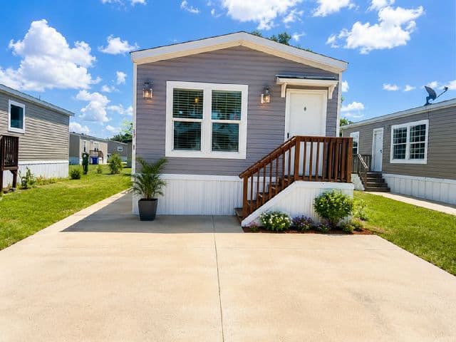 Manufactured home in Apopka, FL 32712