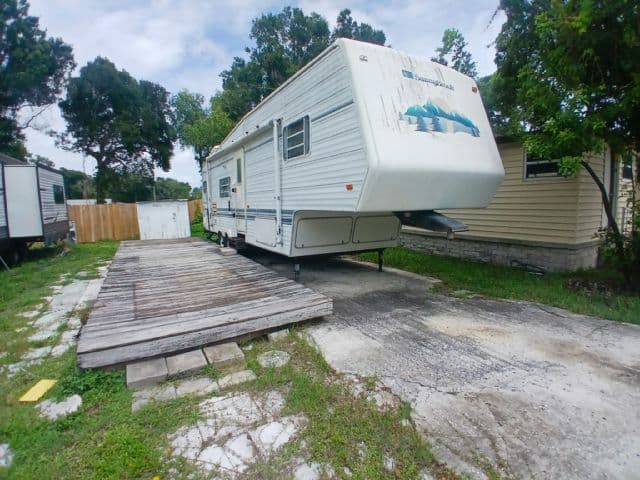 Manufactured home in Largo, FL 33778
