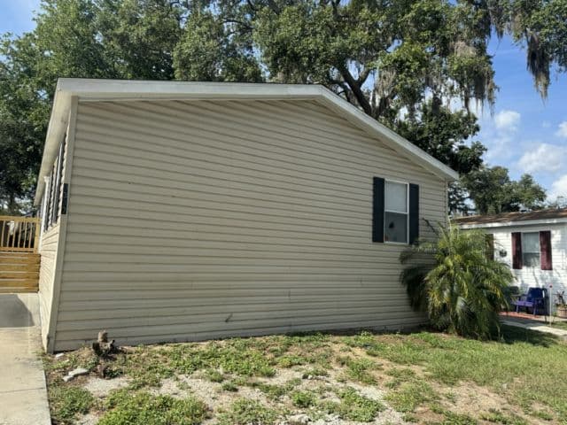 Manufactured home in Tampa, FL 33610