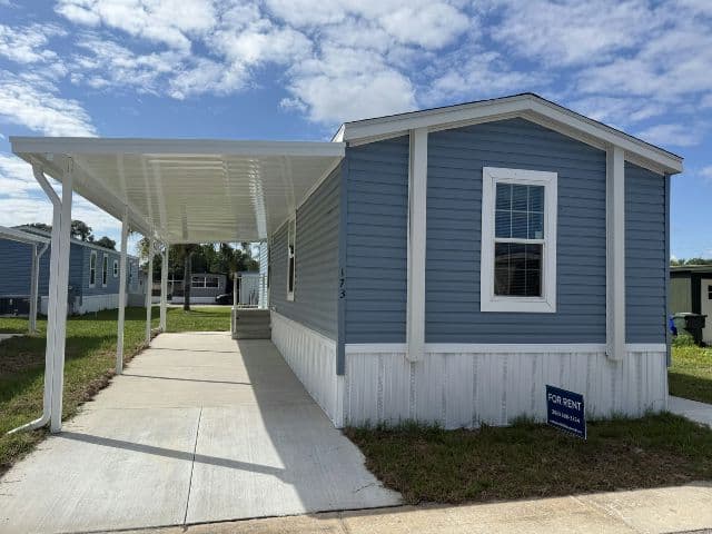 Manufactured home in Lakeland, FL 33815