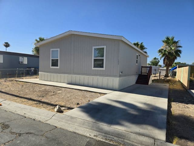 Manufactured home in Las Vegas, NV 89104