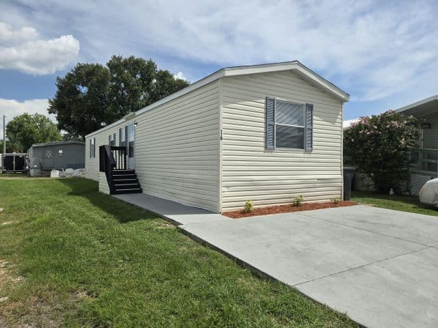 Manufactured home in Tampa, FL 33610