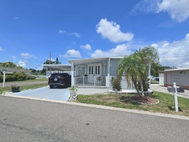 Manufactured home in St. Petersburg, FL 33714