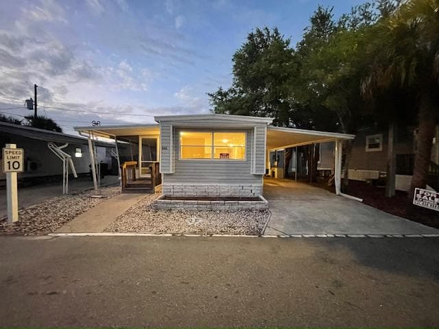 Manufactured home in St. Petersburg, FL 33709