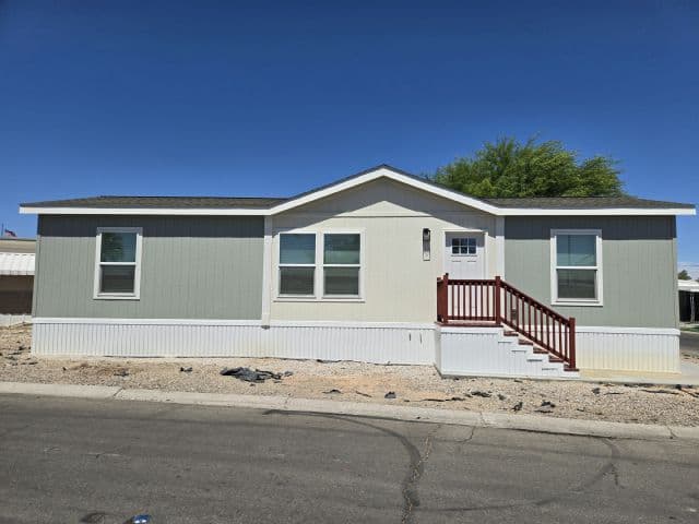 Manufactured home in Las Vegas, NV 89104