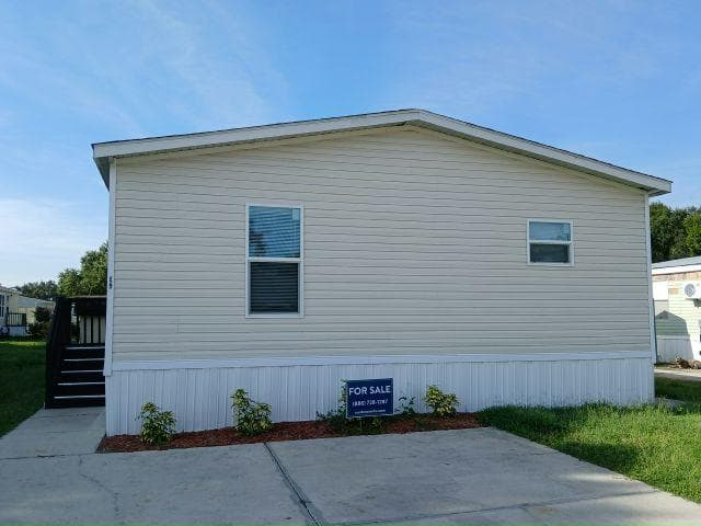 Manufactured home in Lakeland, FL 33810