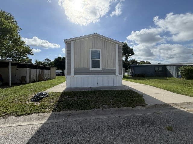 Manufactured home in Orlando, FL 32826