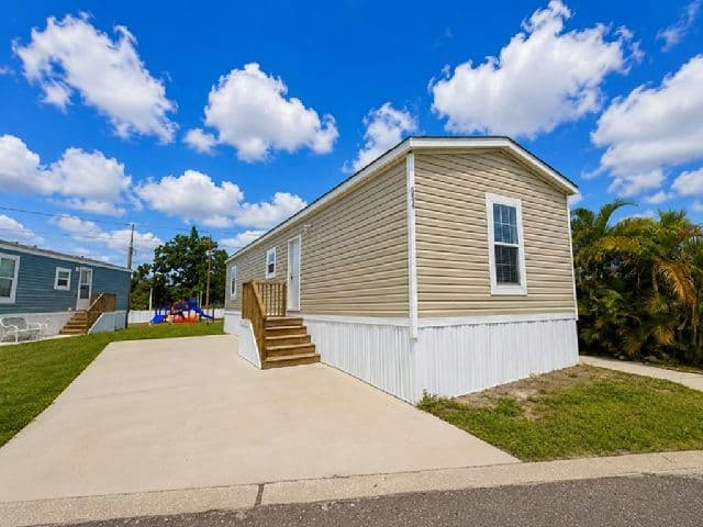 Manufactured home in St. Petersburg, FL 33714