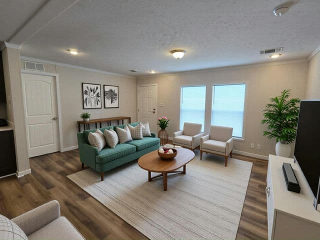 Manufactured home in Tampa, FL 33613