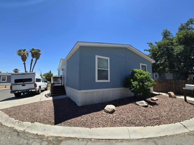 Manufactured home in Las Vegas, NV 89121