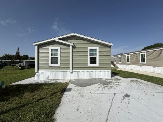 Manufactured home in Orlando, FL 32826