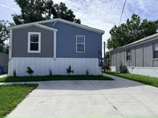 Manufactured home in Tampa, FL 33615