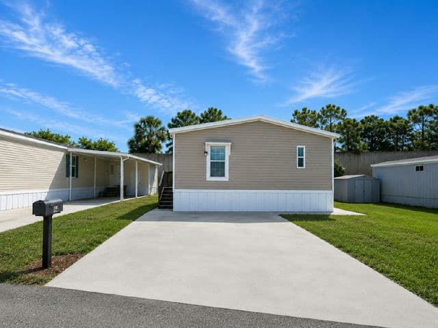 Manufactured home in Palm Beach Gardens, FL 33410