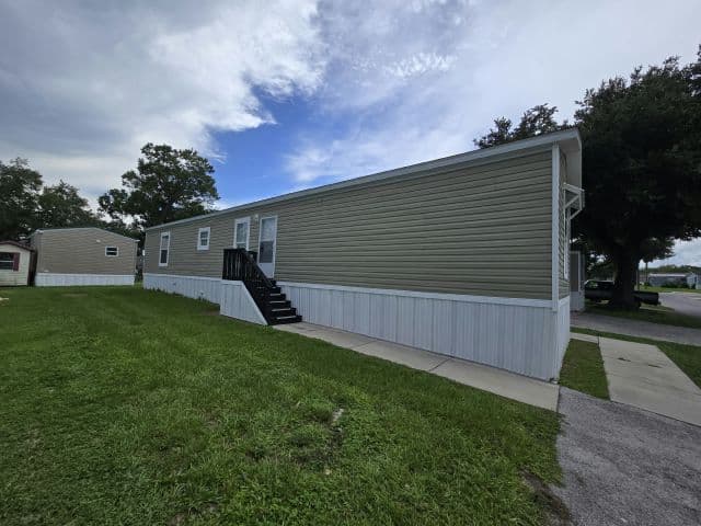 Manufactured home in Lakeland, FL 33801