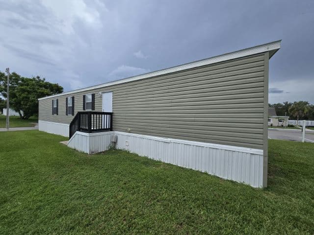 Manufactured home in Lakeland, FL 33801