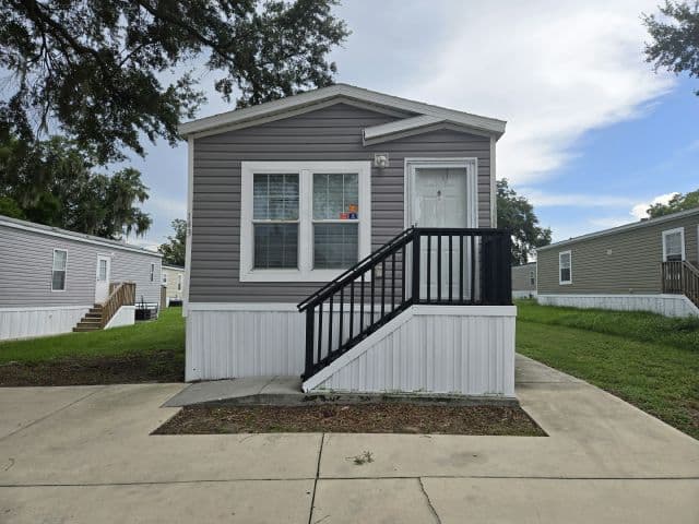 Manufactured home in Lakeland, FL 33801