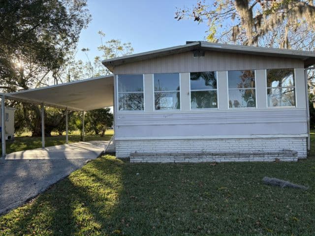 Manufactured home in Lakeland, FL 33801