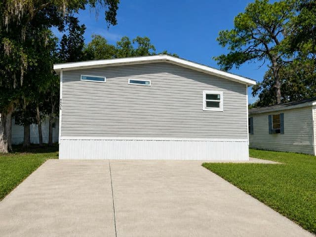 Manufactured home in Tampa, FL 33610