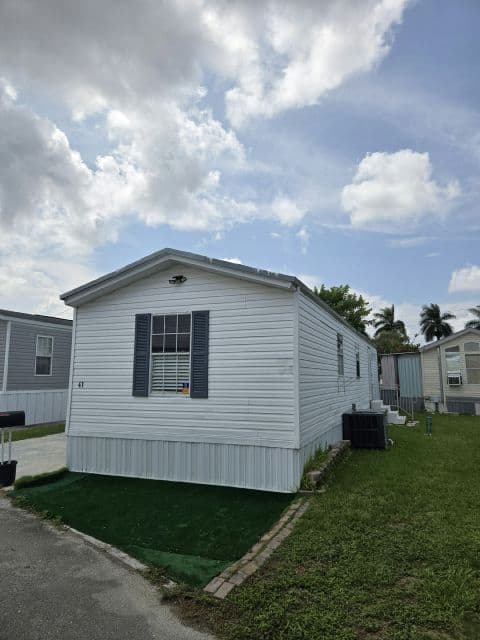 Manufactured home in Miami, FL 33170