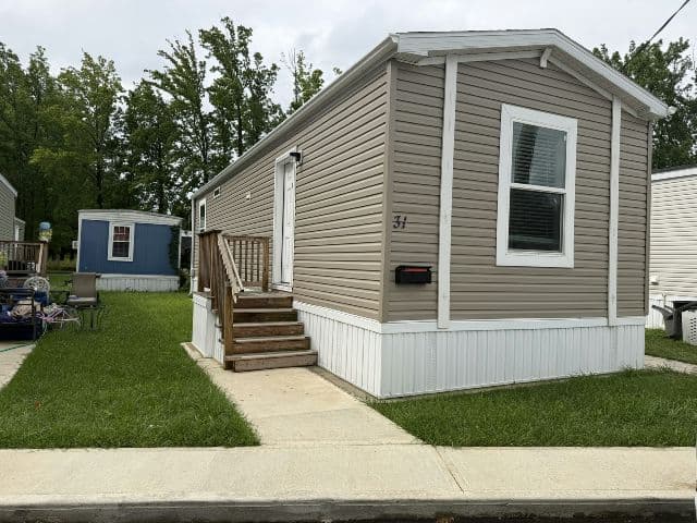 Manufactured home in Hazlet, NJ 07734